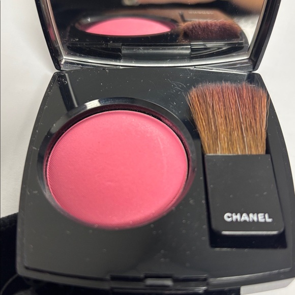 CHANEL Joues Contraste Powder Blush with Velvet Black Case 64 Pink Explosion - Picture 5 of 7